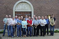 Grund zum Feiern: Einige Bläser im Posaunenchor Eidinghausen-Dehme musizieren bereits seit vielen Jahren.